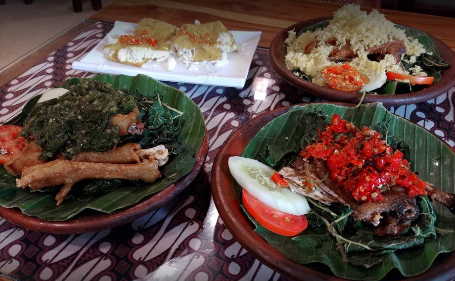  Tempat  Makan  Lesehan  Di  Bogor Bebek Pak Ndut Sentul City