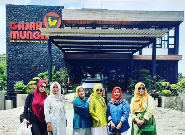 Restoran Enak Di Bogor : Ayam Goreng Gajah Mungkur Sentul