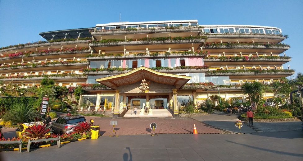 Hotel Seruni Puncak : Istana Megah Di lereng Bukit