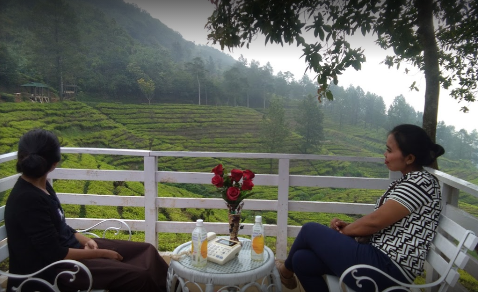 Warpat Puncak Asiknya Nongkrong di Puncak Pass Sentul.City