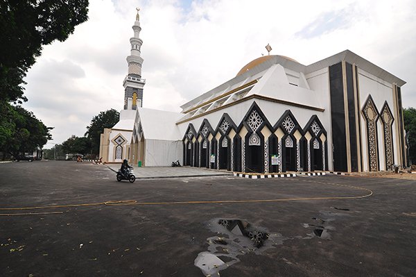 Masjid Agung Baitul Faizin Oaesa Spiritual Di Pusat Pemda