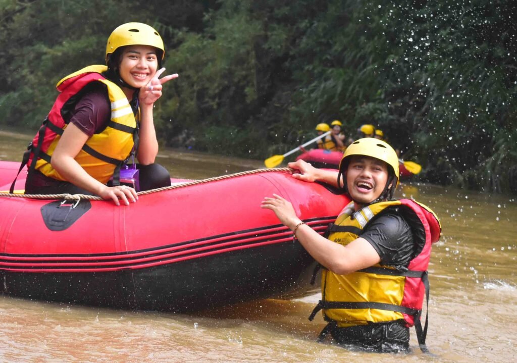 Arung Jeram : Di Sungai Ciliwung Seru dan Menyenangkan