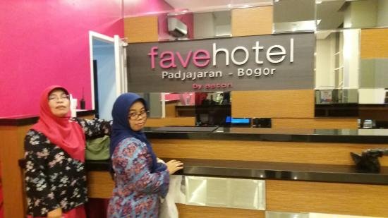 Fave Hotel Bogor, Resepsionist